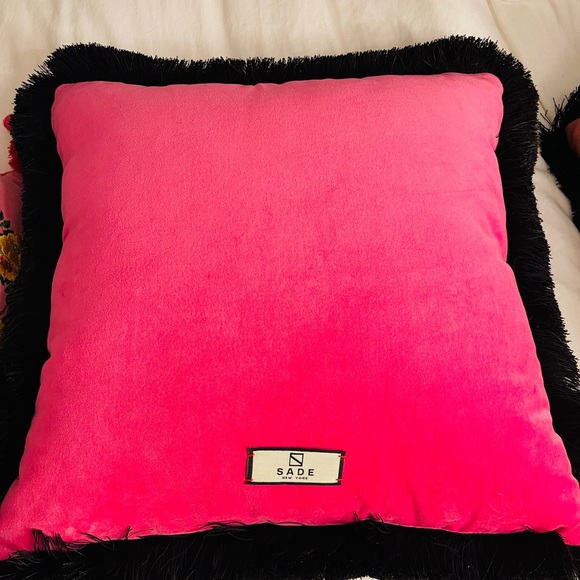 Home decor accent cushions pink velvet - Picture 2 of 5